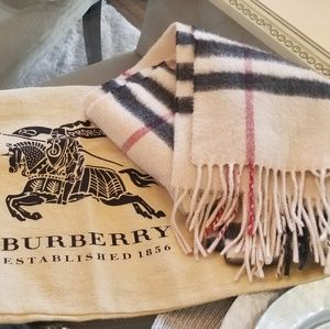 Burberry Vintage Check Cashmere Scarf